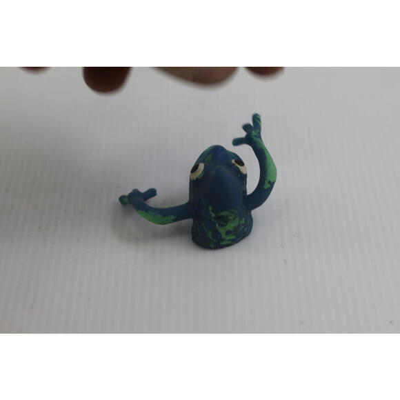 Small Blue Polymer Clay THUMBS FINGERS Creature Figurine FIGURE TOY - Picture 3 of 4